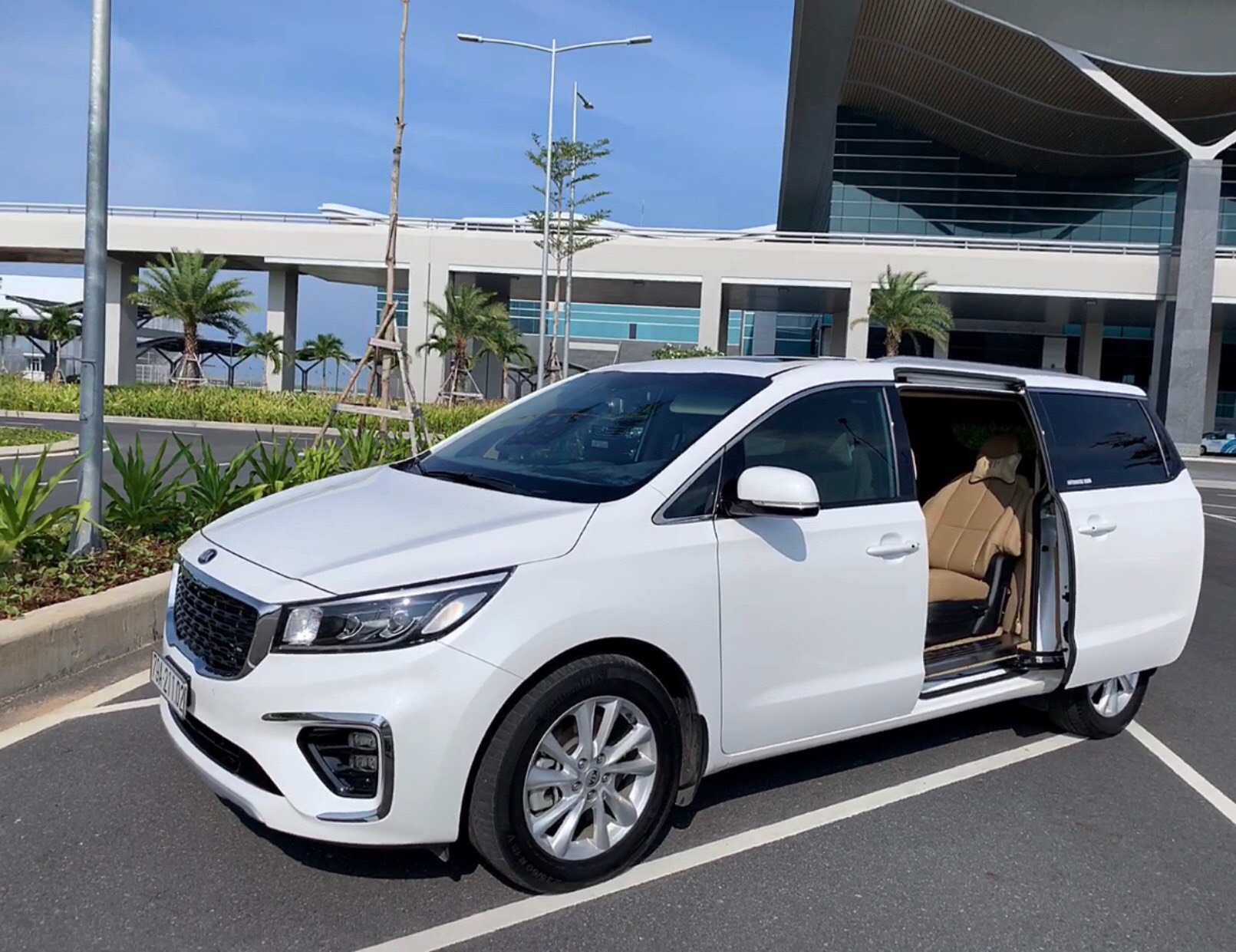 Cho thuê xe 7 chỗ Kia Sedona